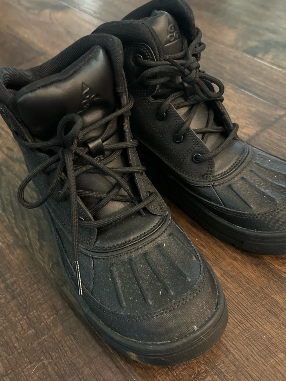 Nike Woodside 2 High AGG Black Athletic Boots 524873-004 Boys Youth Size 3Y